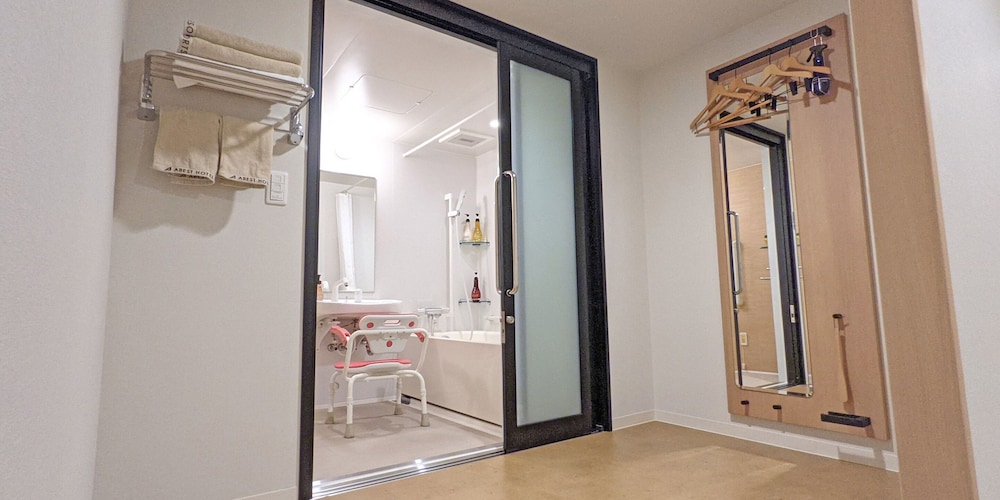 Universal Twin Room, Non Smoking - Photo 6