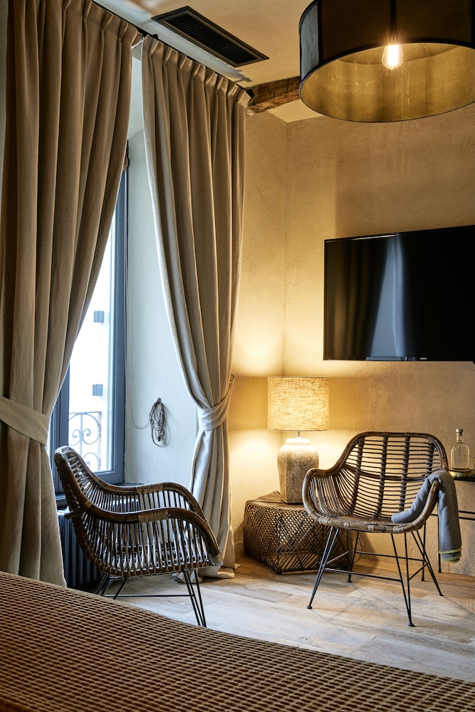 Superior Double Room, 1 King Bed, Lake View photo 3
