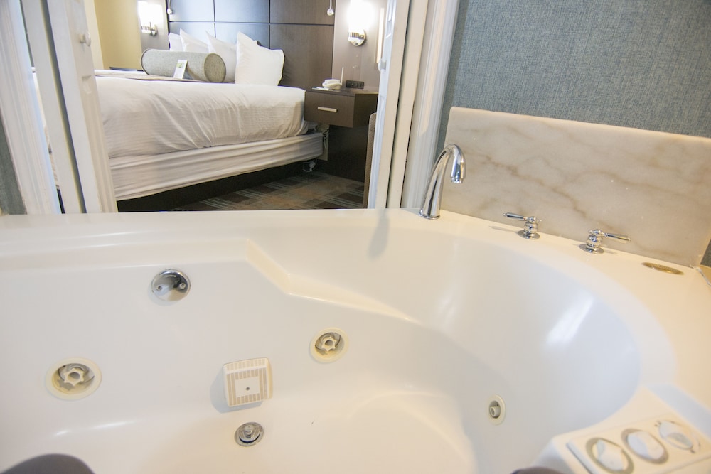 Superior Studio Suite, 1 King Bed, Non Smoking, Jetted Tub