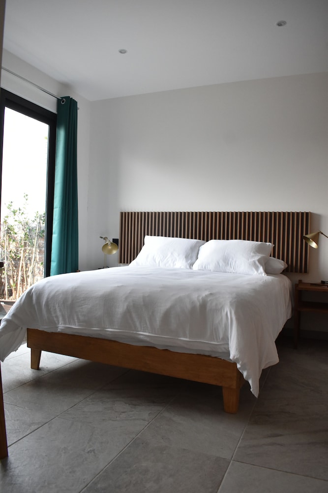 Exclusive Suite, 1 Queen Bed with Sofa bed, City View