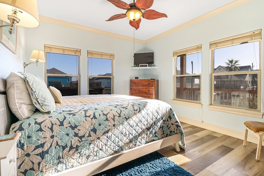 House, 4 Bedrooms photo 2