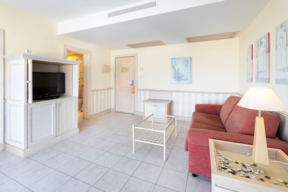 Junior Suite (2 adults) - Photo 6