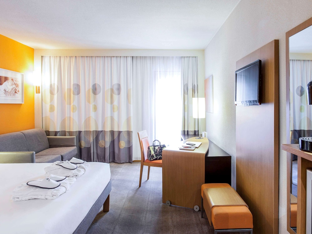 Executive Room, 1 Queen Bed with Sofa bed - Photo 1