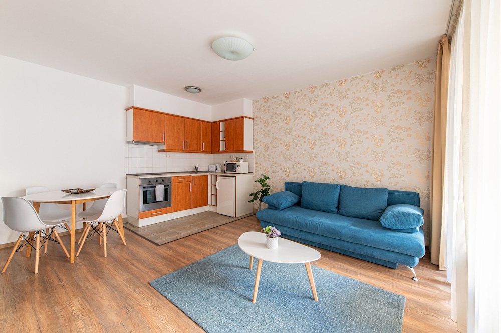 One-Bedroom Apartment - Photo 2