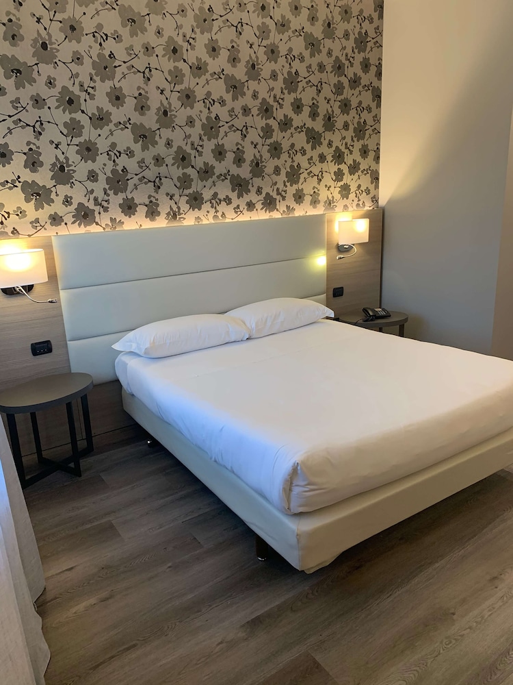 Superior Double or Twin Room - Photo 4