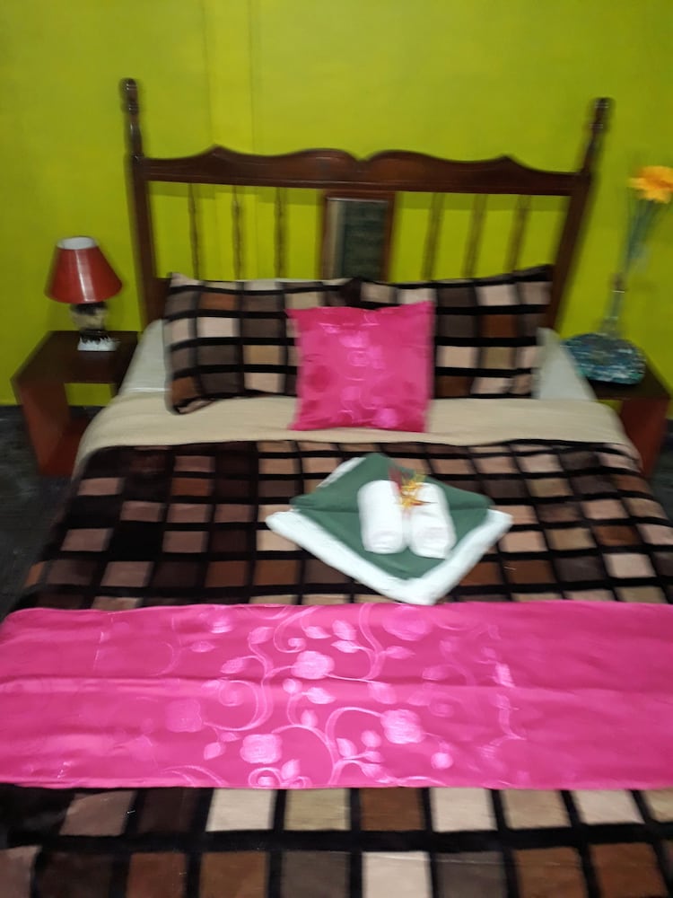 Basic Double Room, 1 Double Bed, Shared Bathroom photo 2