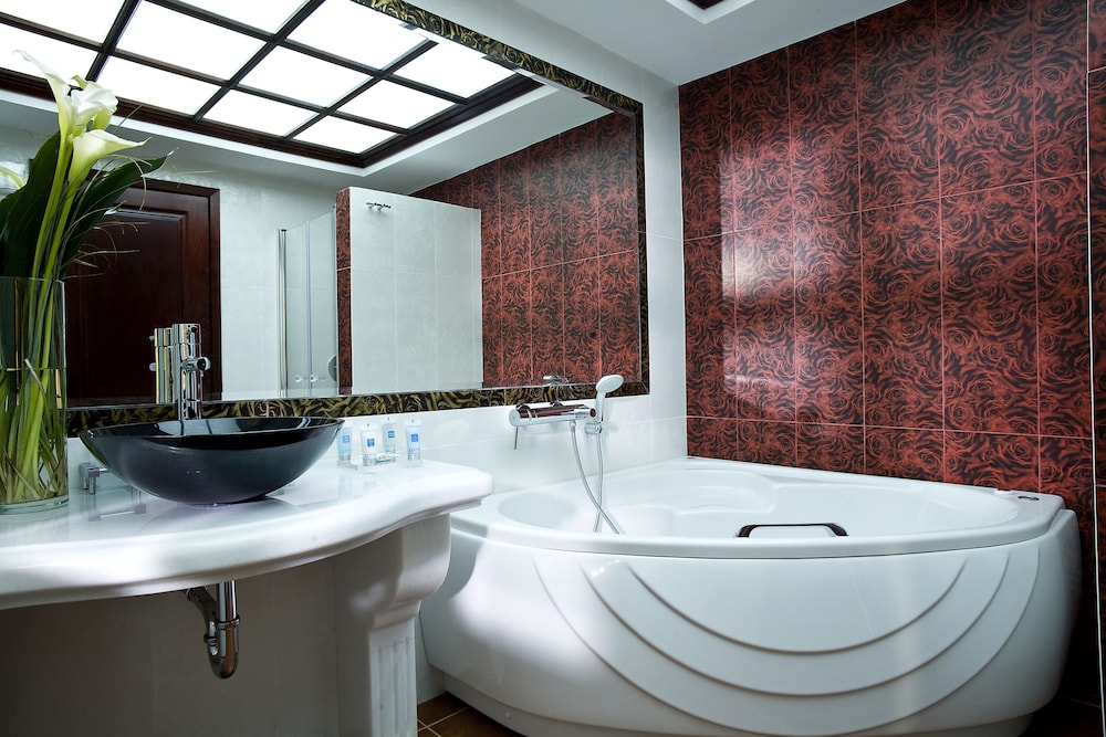 Junior Suite, Private Pool (Cliffside & Caldera View) - Photo 8