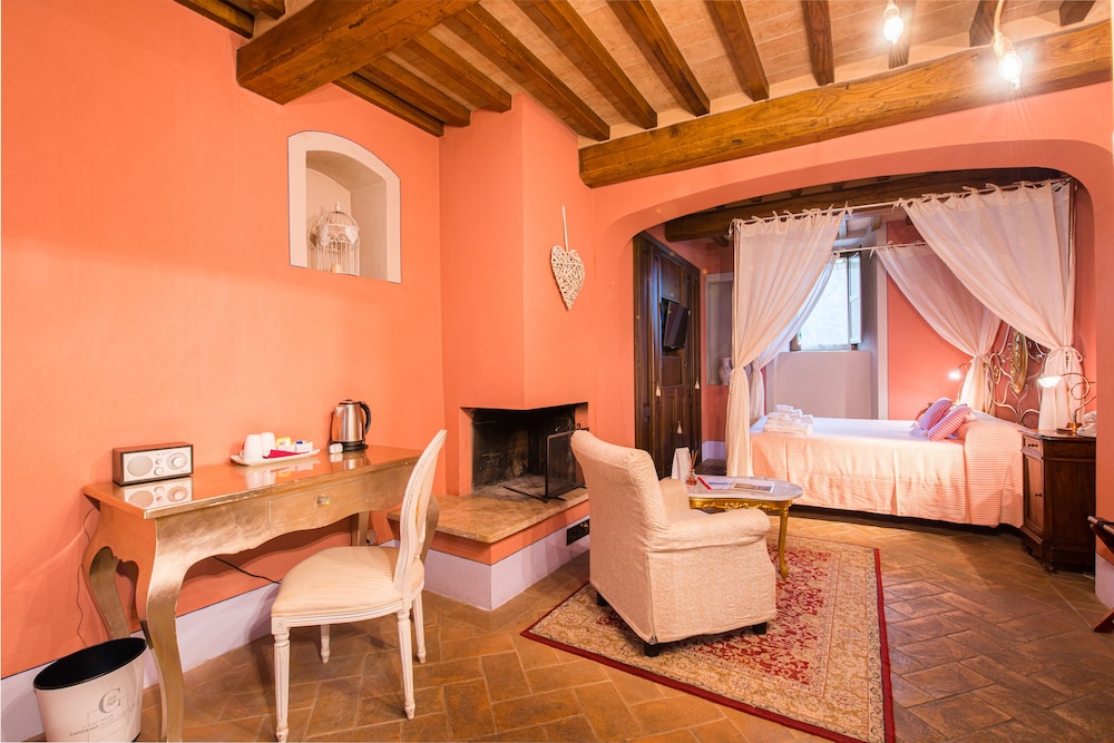 King Romantic Room, Hot Tube - Photo 5