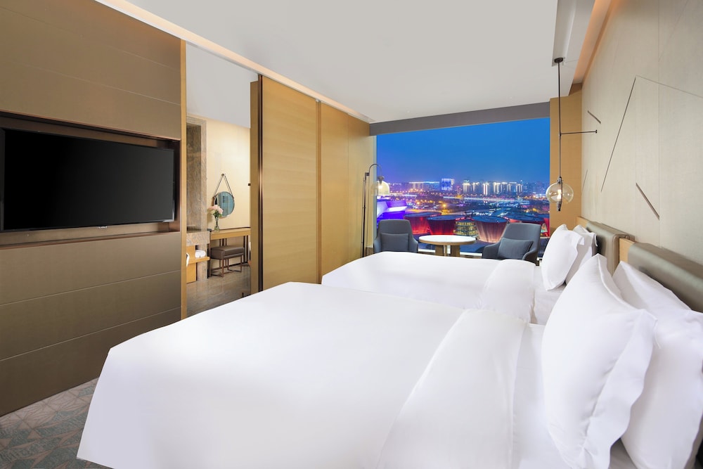 Classic Room, 2 Double Beds, Club Lounge Access, River View photo 3