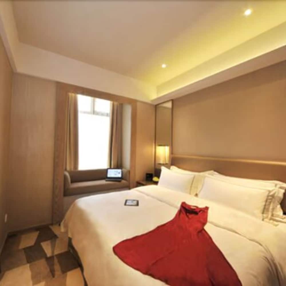 Deluxe Suite photo 1