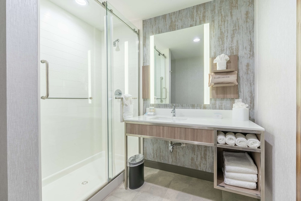 Suite, 1 Bedroom - Photo 3