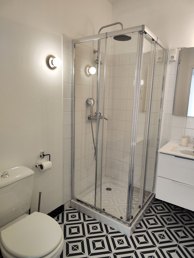 Double Room - Photo 5