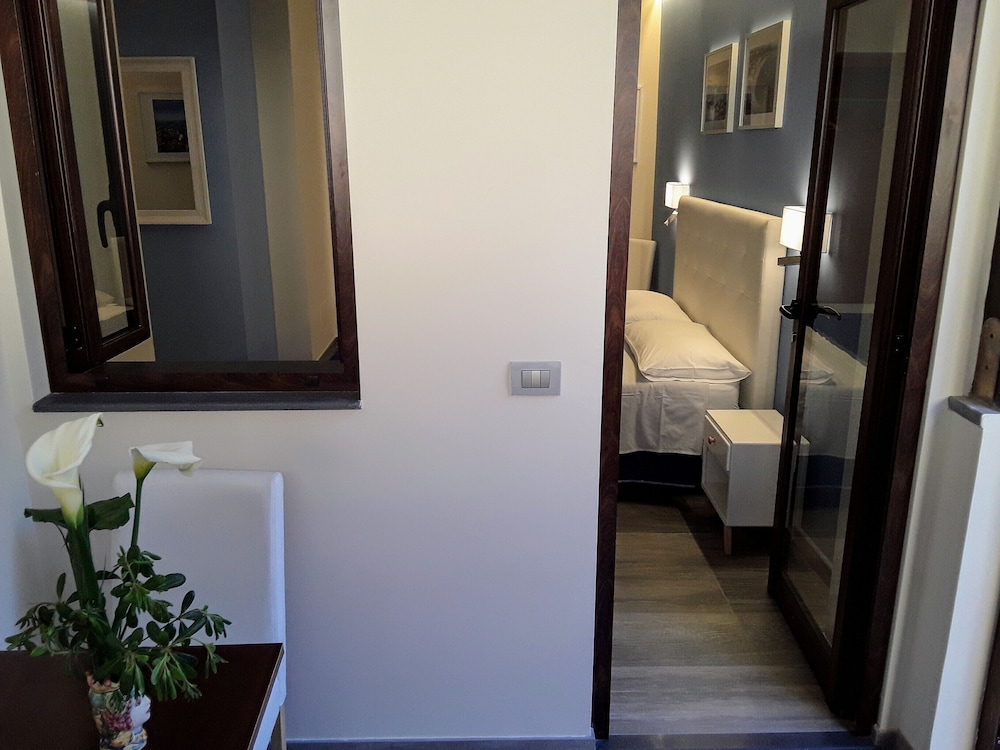 Comfort Room photo 2