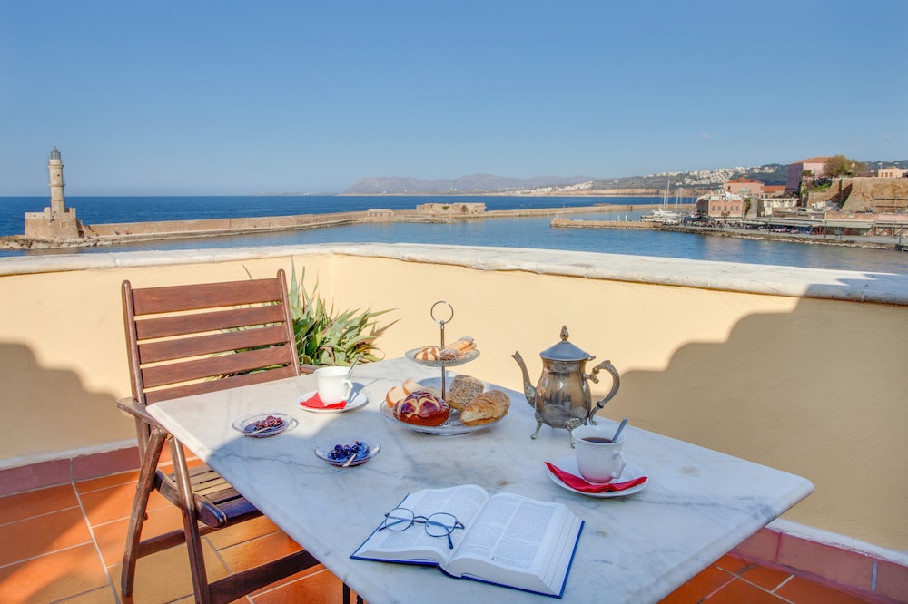 Honeymoon Room, Balcony, Sea View (Prive) photo 2
