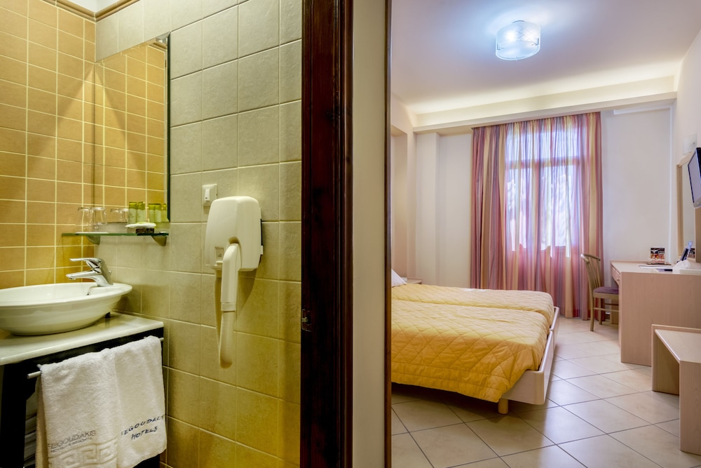 Classic Double Room - Photo 1