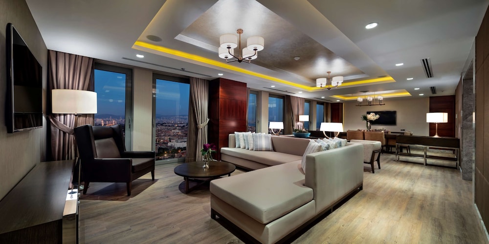 Presidential Suite, 1 King Bed, Smoking