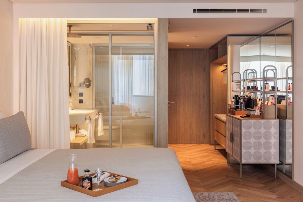 Deluxe Room, Connecting Rooms (Always ME)