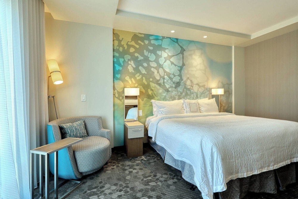 Room, 1 King Bed (Mobility/Hearing Accessible, Tub) photo 2