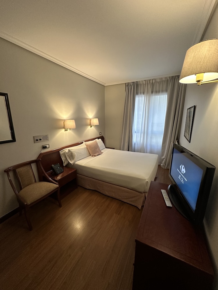 Standard Double Room Single Use - Photo 8