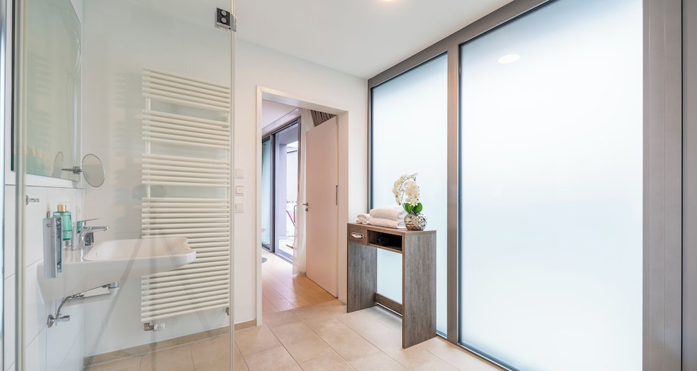 Junior Suite, 1 King Bed, Sauna - Photo 8