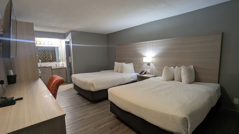 Deluxe Room, 2 Queen Beds, Non Smoking - Photo 3
