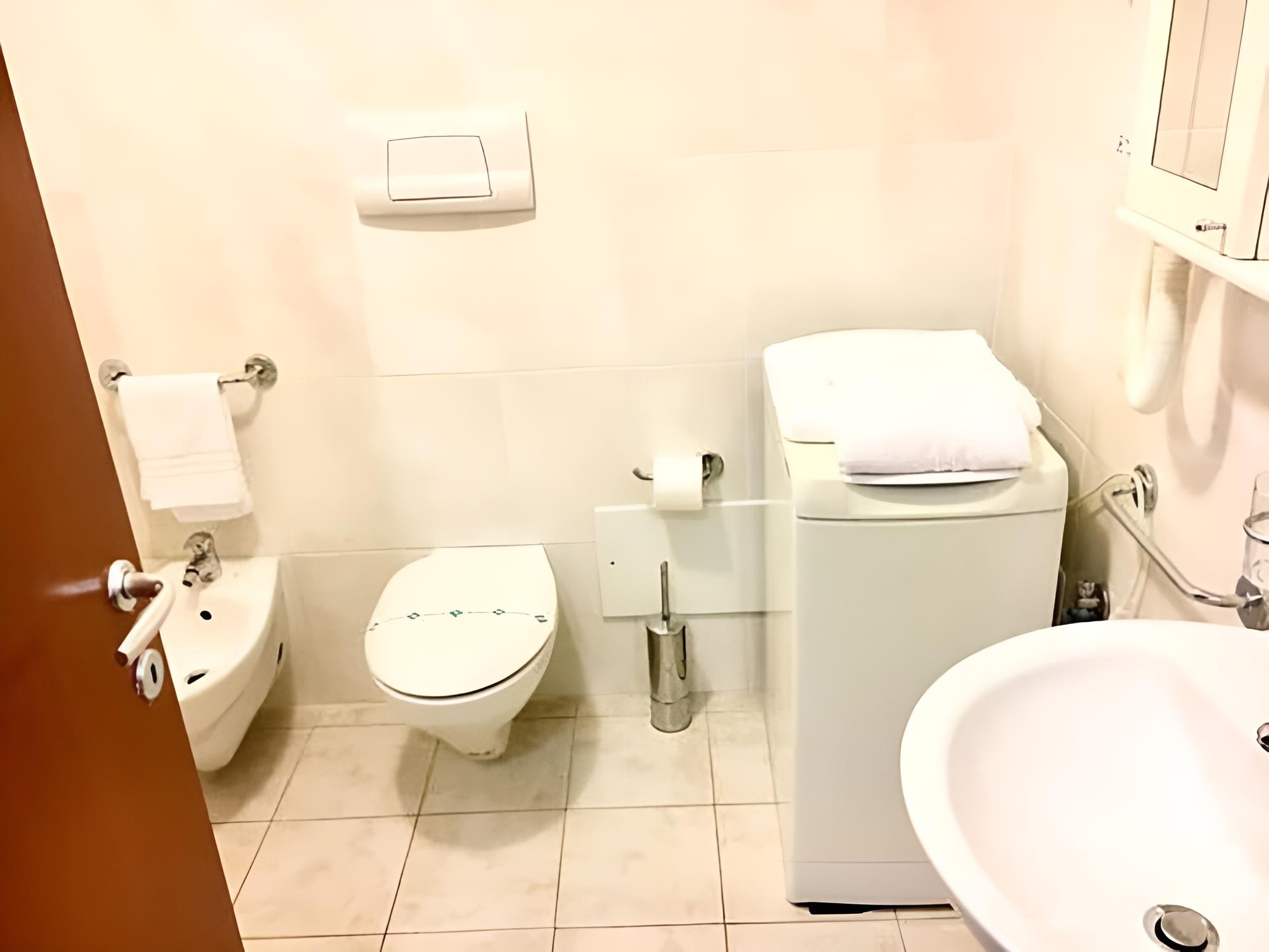Comfort Double or Twin Room, 1 Queen Bed, Non Smoking, Patio photo 3