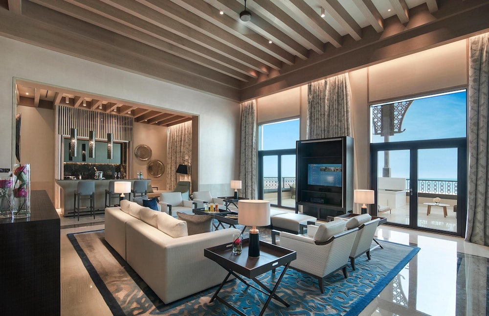 Royal Suite photo 2
