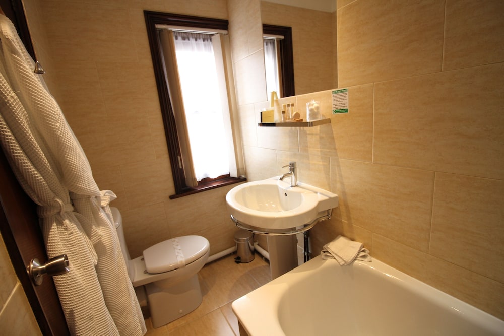Double Room, Ensuite - Photo 2