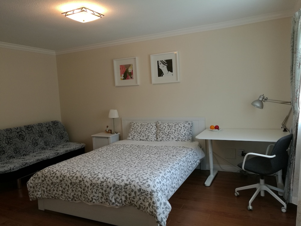 Comfort Suite, 1 Queen Bed with Sofa bed photo 1