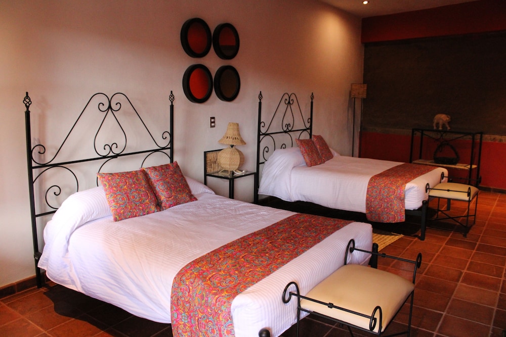 Classic Room, 2 Double Beds photo 3