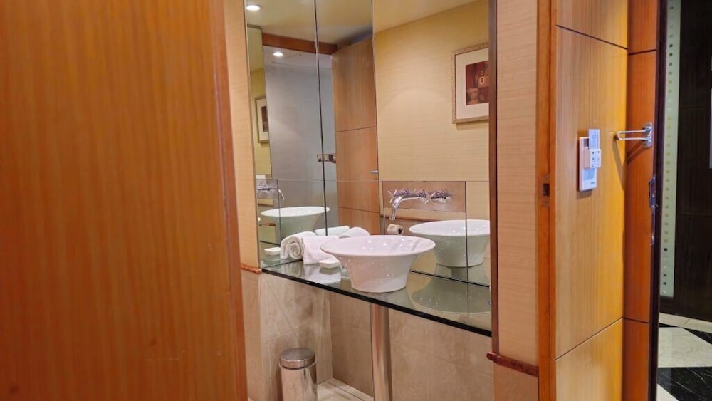 Suite, 1 King Bed, Balcony