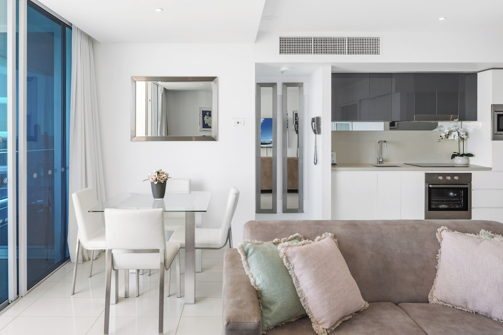 Apartment, 2 Bedrooms, 2 Bathrooms, Ocean View (Level 32) photo 3