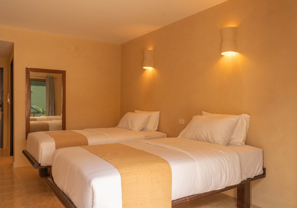 Deluxe Room, 2 Twin Beds, Pool Access - Photo 3