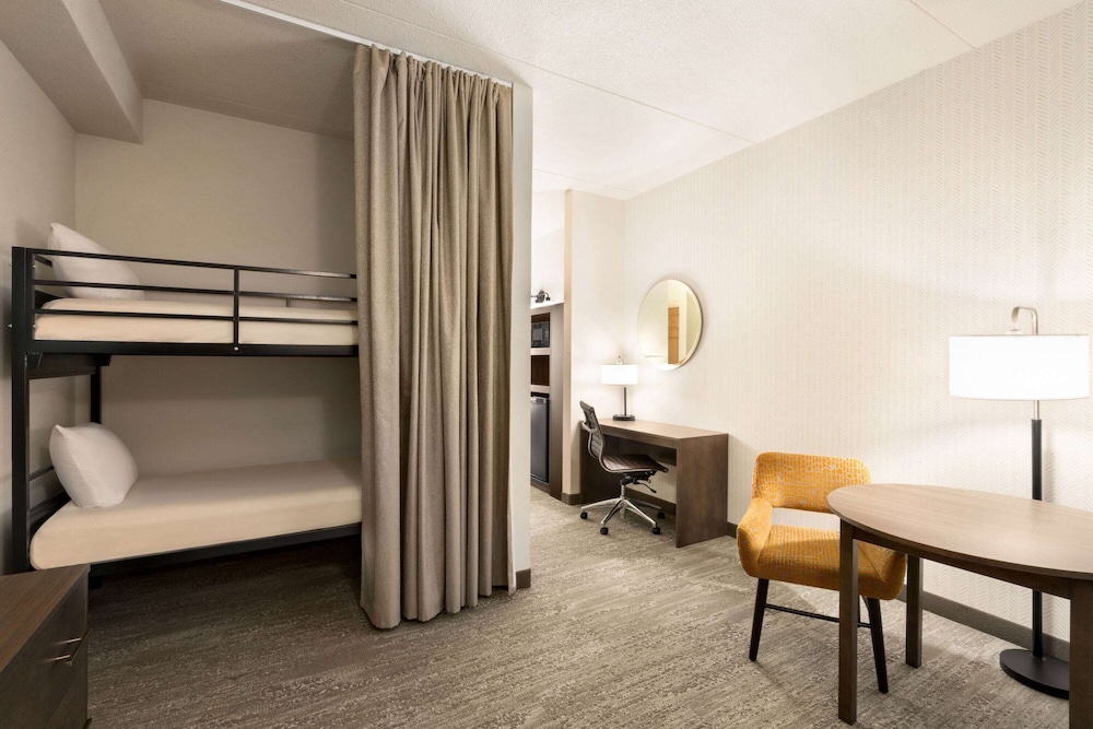 Suite, Multiple Beds, Non Smoking - Photo 1