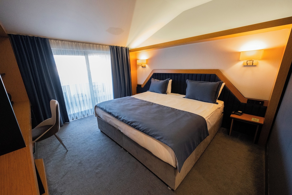 Deluxe Double or Twin Room, 1 Bedroom, Balcony, City View photo 1