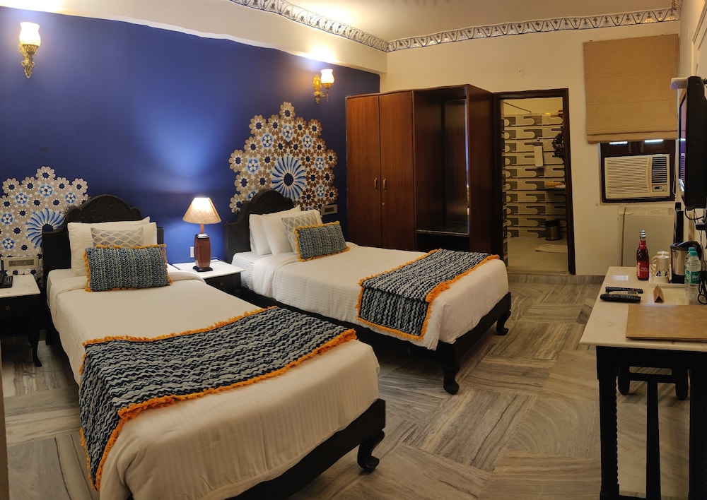 Deluxe Room - Photo 8