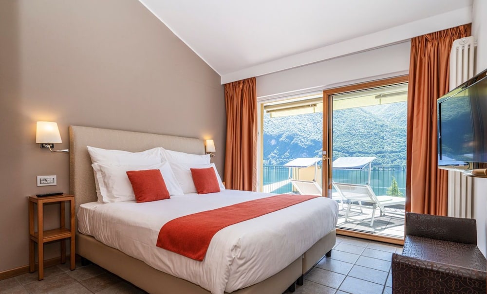 Panoramic Suite, Terrace, Lake View - Photo 1