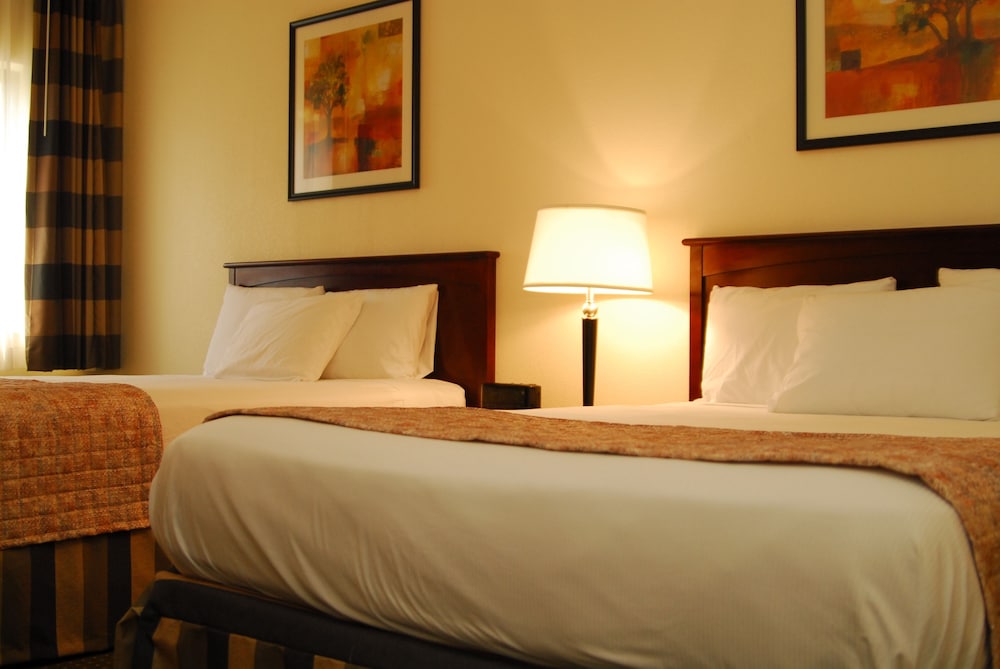 Suite, 2 Queen Beds, Non Smoking - Photo 2