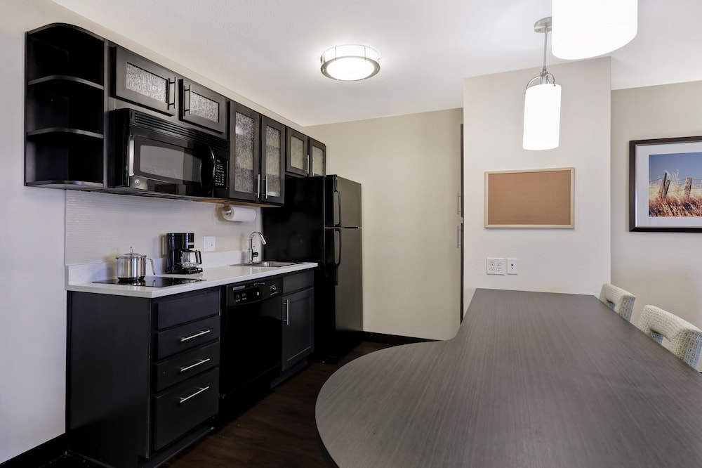 Suite, 1 Bedroom - Photo 9