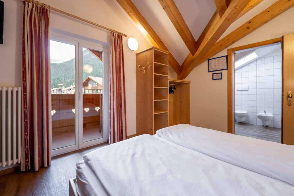 Standard Quadruple Room, Mountain View - Photo 9