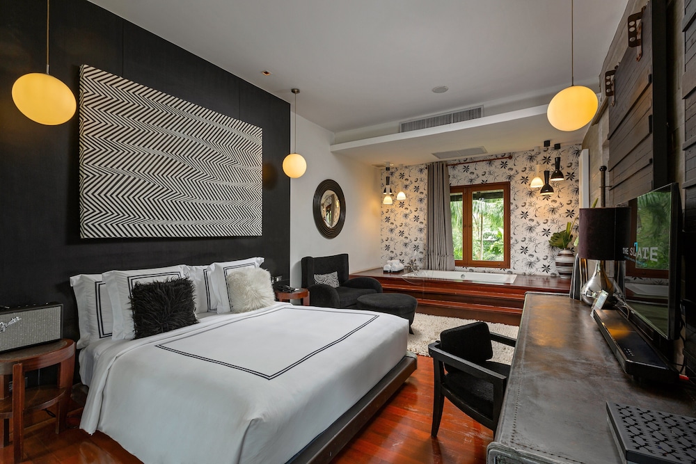 One Bedroom Pearl Shell Suite
