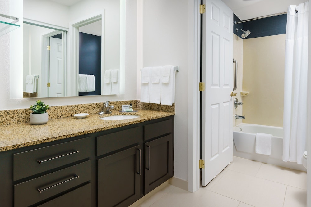 Suite, 2 Bedrooms, Fireplace - Photo 7