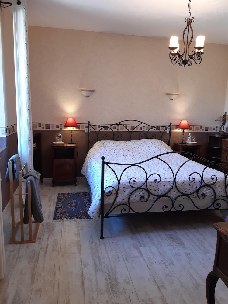 Superior Triple Room, Shared Bathroom, Park View (Marron) photo 2