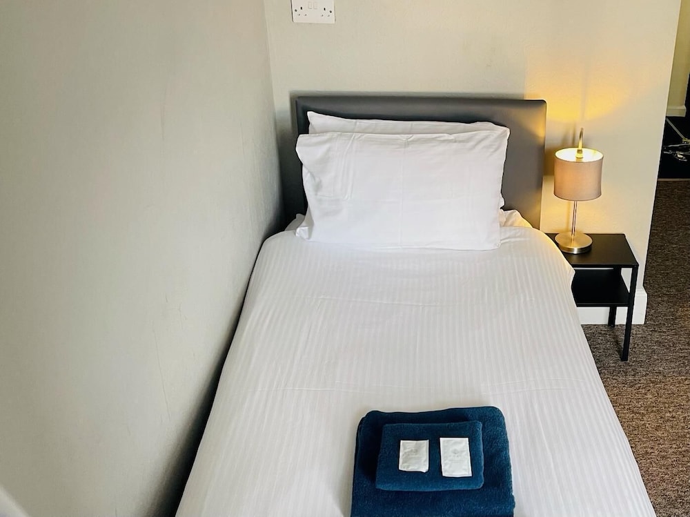 Economy Single Room, Ensuite photo 2