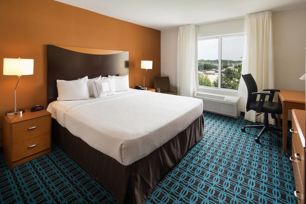 Room, 1 King Bed (Hearing Accessible) - Photo 2