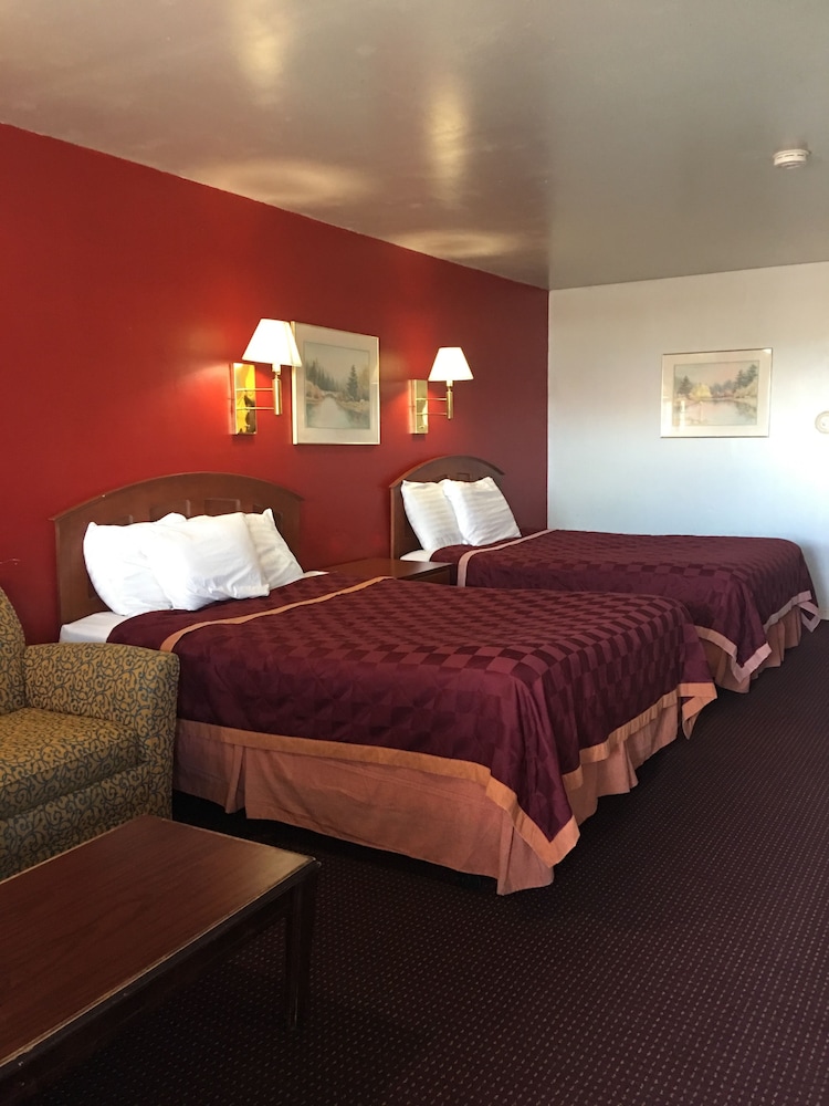 Standard Room, 2 Queen Beds photo 3