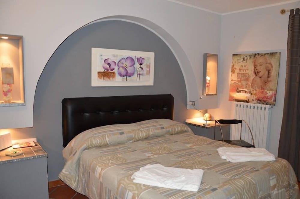 Double Room, 1 Queen Bed, Private Bathroom (External) photo 3