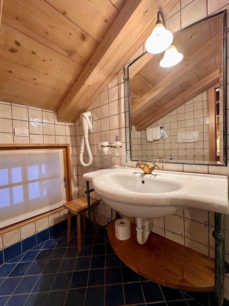 Basic Double Room Single Use photo 2