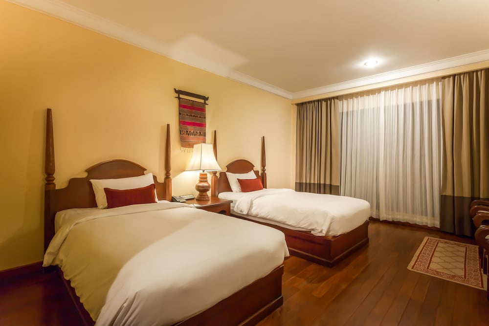 Deluxe Family Room - Photo 7