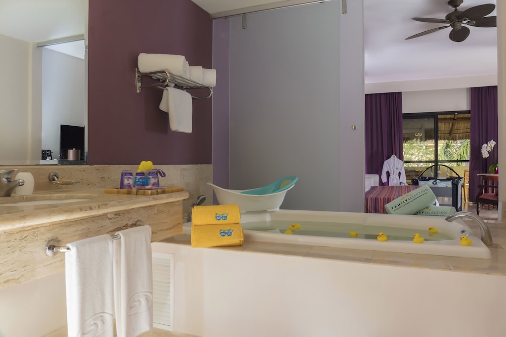 Family Selection Junior Suite Garden View (Up to 2Kids Free under 17 years) photo 3